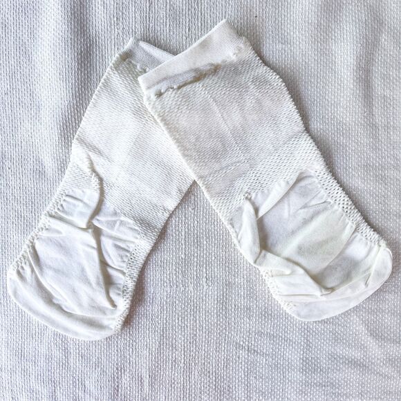 NWT Early 2000s American Apparel White Mesh Nylon Ankle Socks - Fishnet Low-Cut - Picture 2 of 4